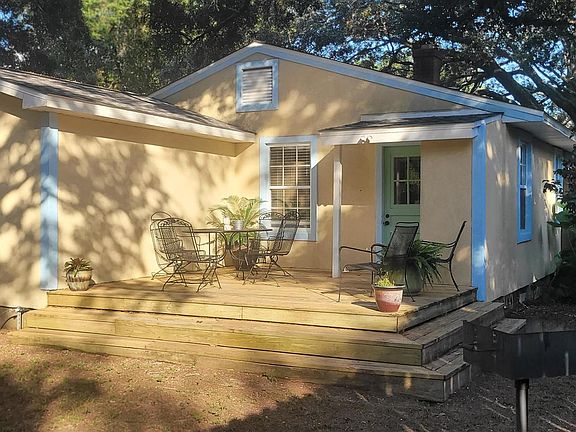 2nd image of 402 Alba Plena St