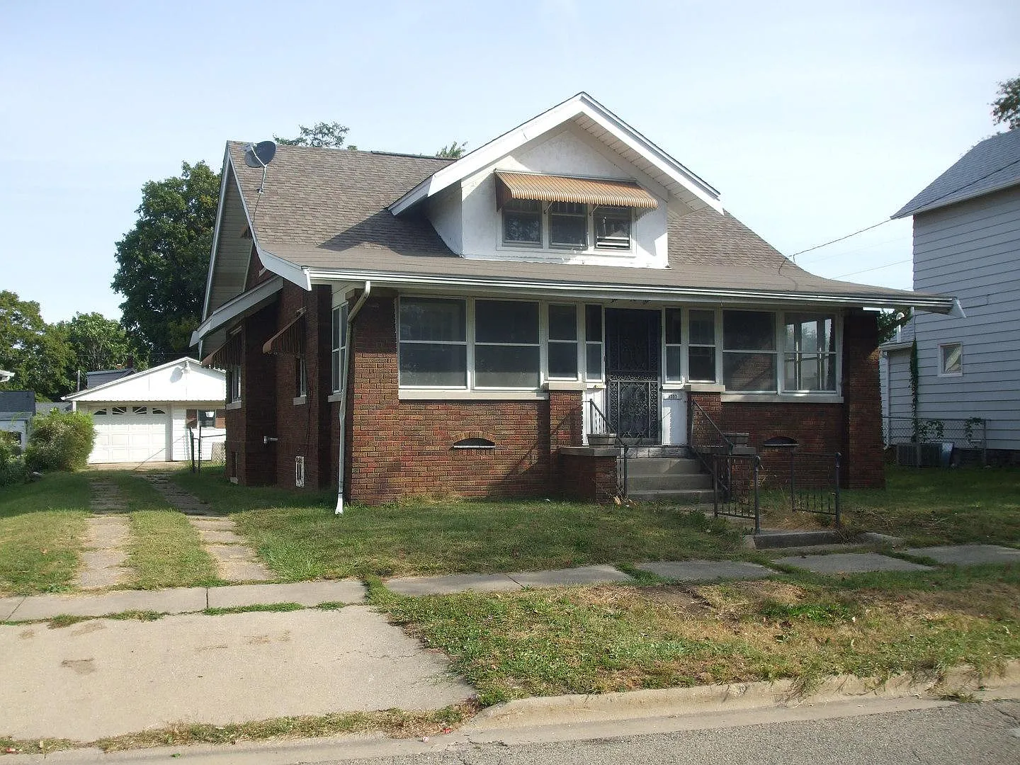 1307 W Locust St photo 1