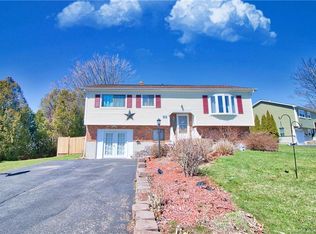 8 Swift Ln, Naugatuck, CT 06770