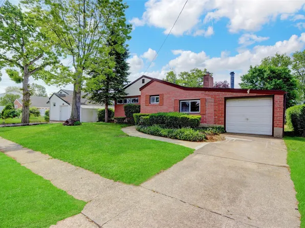 224 Oconnell Street, Massapequa Park, NY 11762