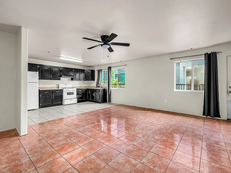 5231 Huntington Dr N #4 — Photo 12