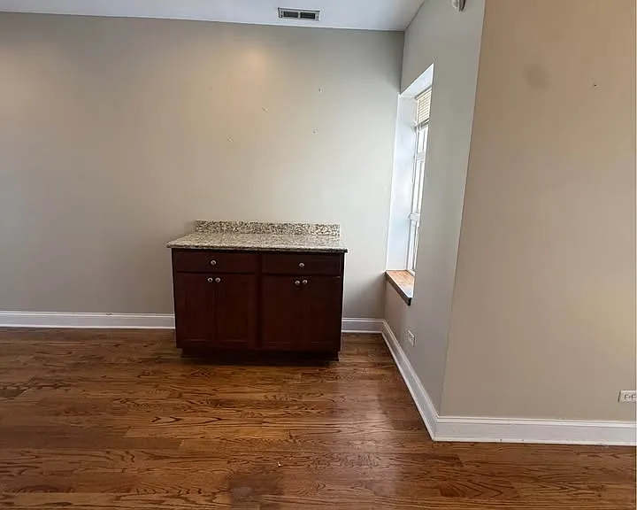 1058 W Chicago Ave #2E — Photo 3