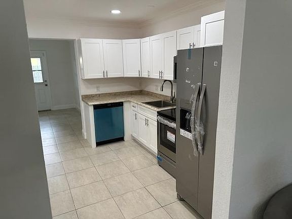 2nd image of 160 SE 10th St #160