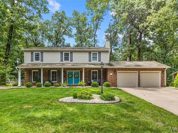 1113 Robert Dr, Godfrey, IL 62035