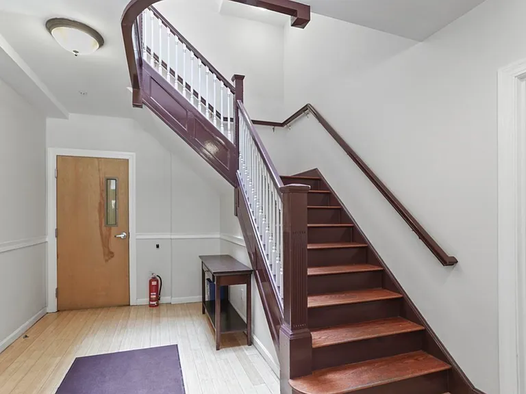 330 Summit Ave #103 — Photo 4