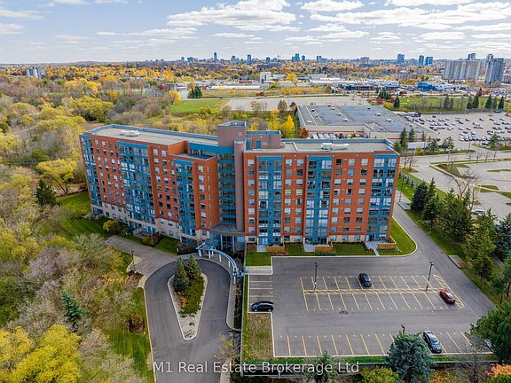 4th image of 55 Blue Springs Dr #Penthouse 2