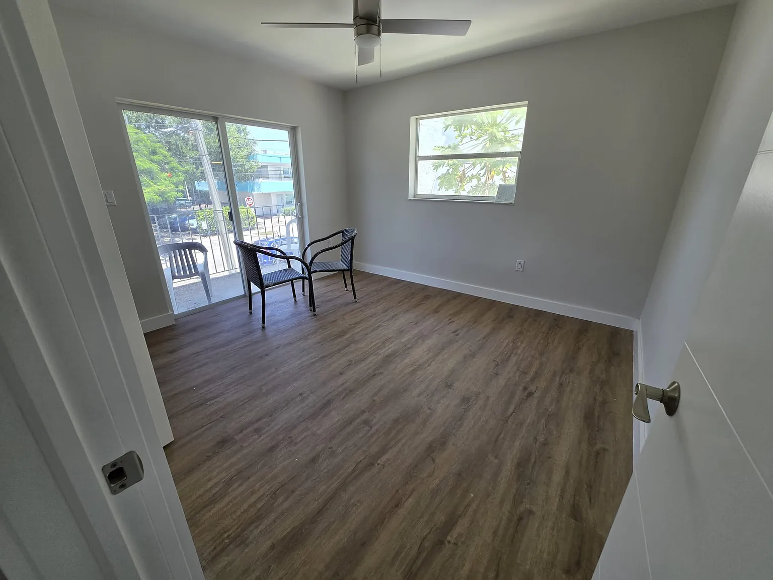 2 bed, 730 sqft, $2,500 — Photo 2