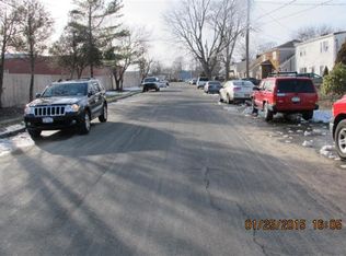 19 Barnfield Rd, Copiague, NY 11726