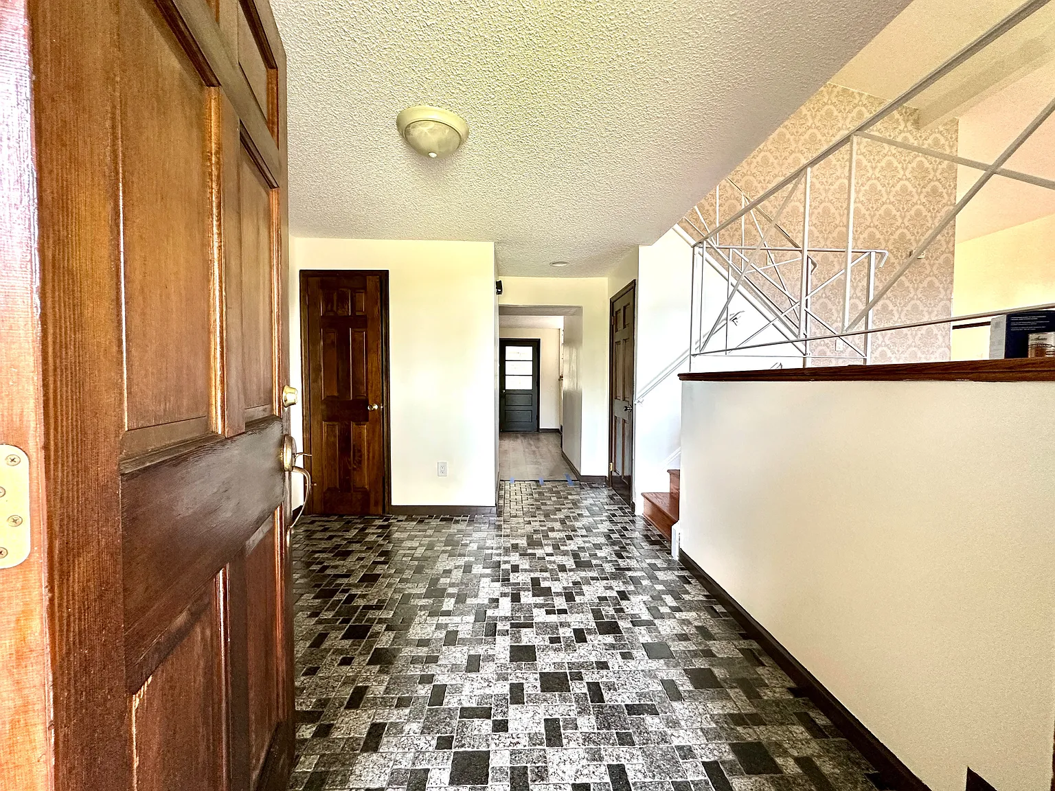 3 bed, 1978 sqft, $3,300 — Photo 3