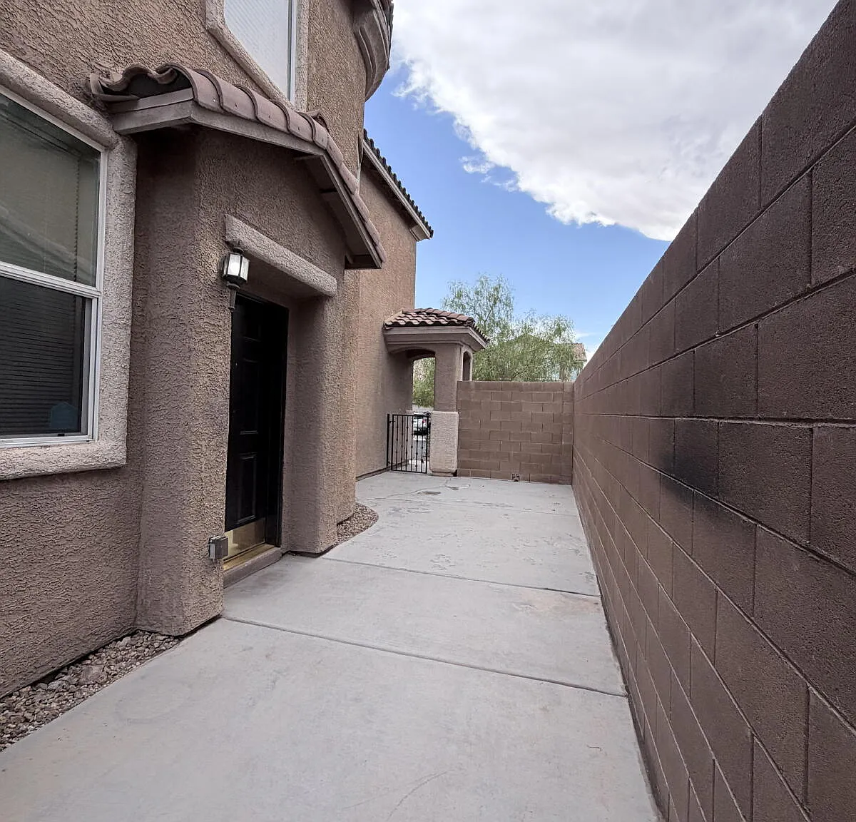 3 bed, 2.5 bath, 1812 sqft, $2,395 — Photo 3