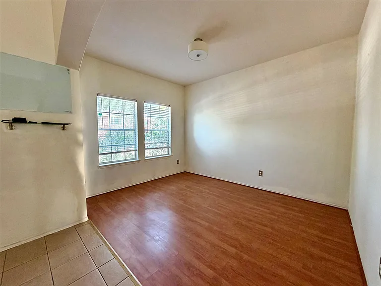 2305 Ames St — Photo 15