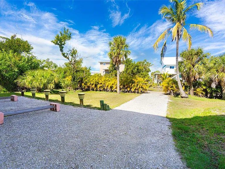 9542 Rum Runner Rd — Photo 3