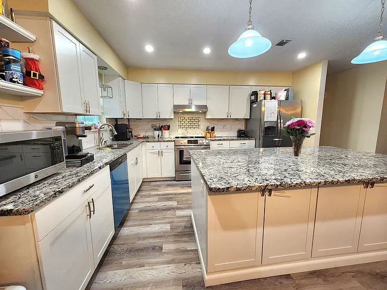 2315 Reva Cir — Photo 9