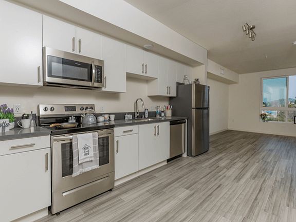 3rd image of 706 N Alvarado St #4260199