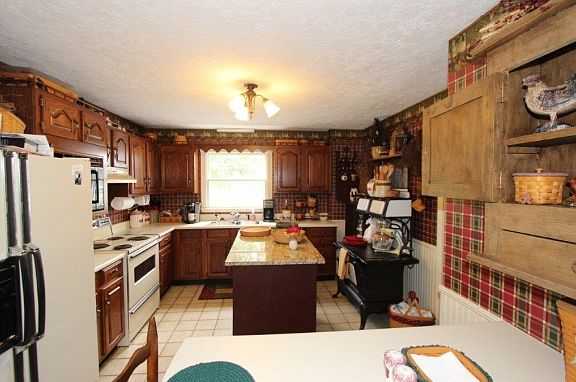 4th image of 550 Country View Private Dr