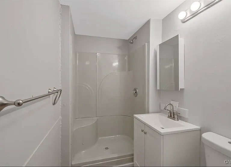124 Loehr Ave #3 — Photo 7