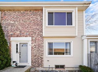 2196 N Roland Dr, Glendale Heights, IL 60139