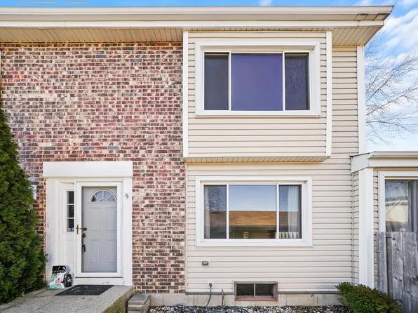 2196 N Roland Dr, Glendale Heights, IL 60139