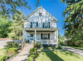 121 Elmwood Ave, Newark, NY 14513