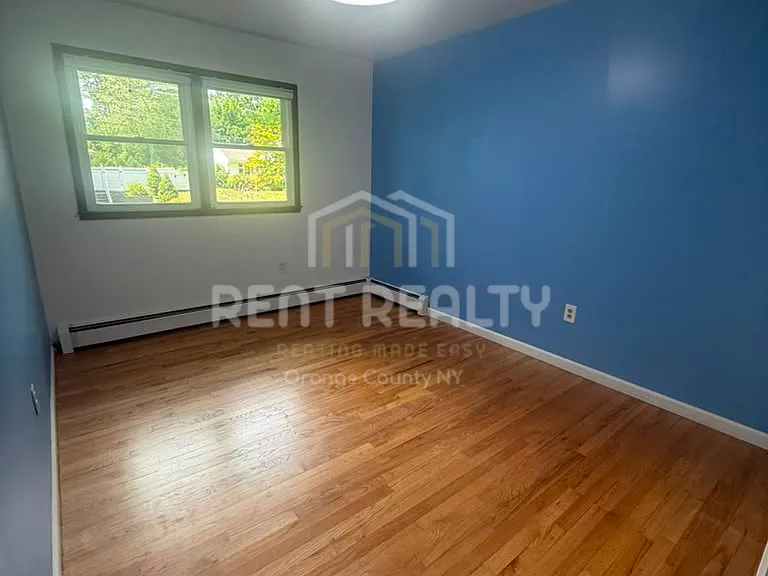 12 Round Lake Ave — Photo 10
