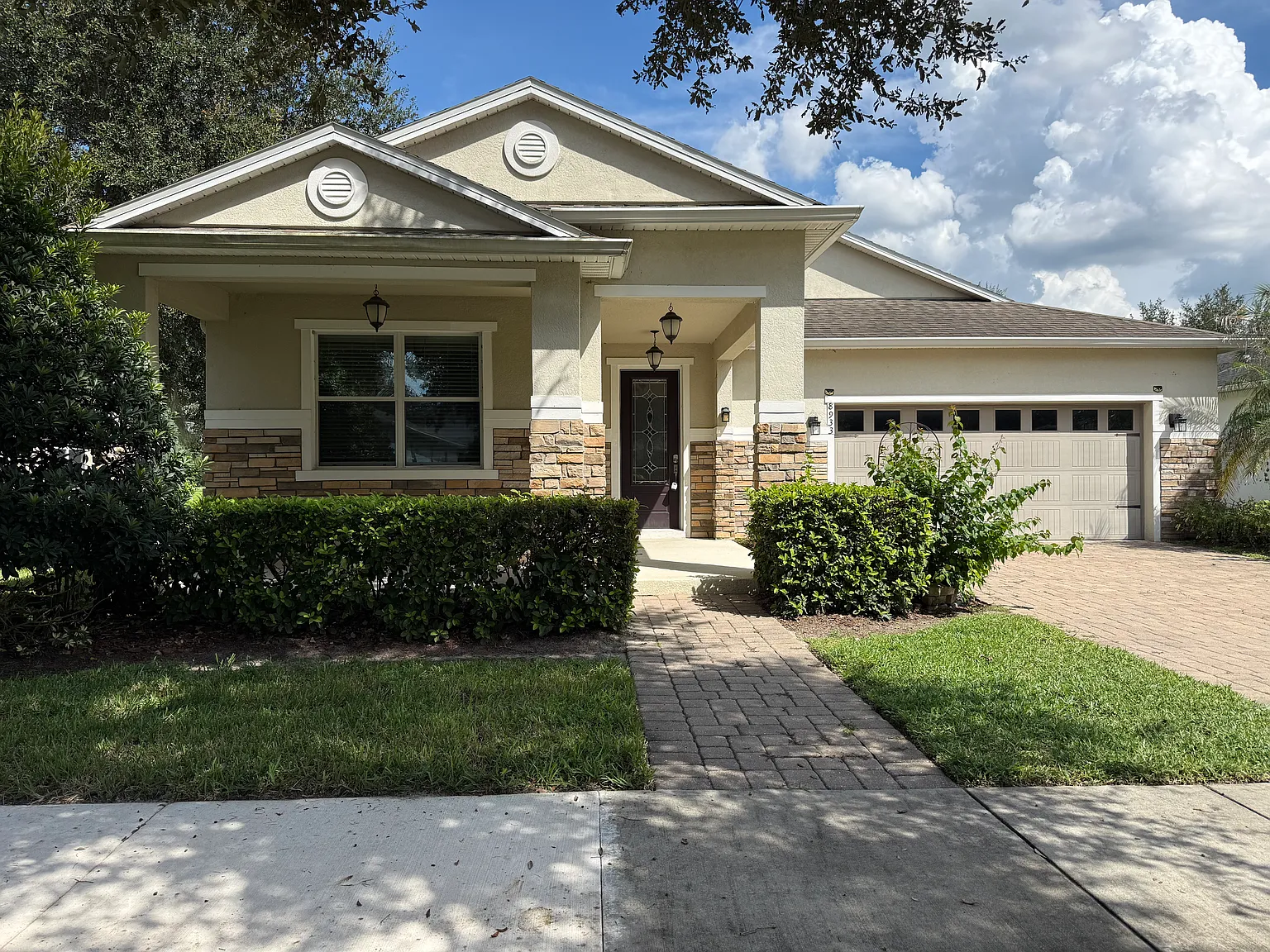 4 bed, 2277 sqft, $3,300 — Photo 2