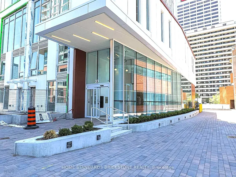 33 Helendale Ave #1701 — Photo 2