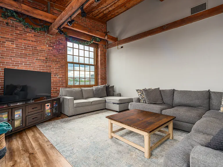 555 S Water St #313 — Photo 4