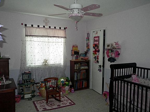3rd image of 118 Meadow Bend Dr