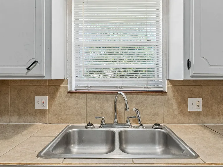 3401 E Noble Dr — Photo 14