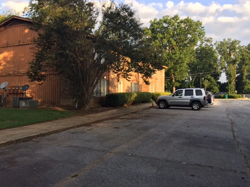 415 Laurel Ave W