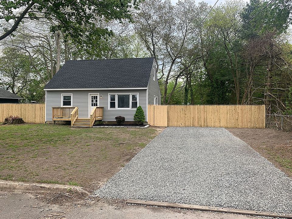 2nd image of 525 Sica Ln