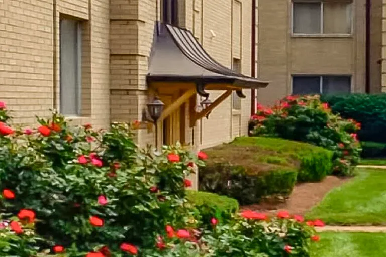 Versailles Apartments — Photo 1