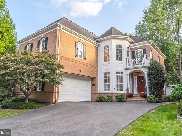 10087 Daniels Run Way, Fairfax, VA 22030