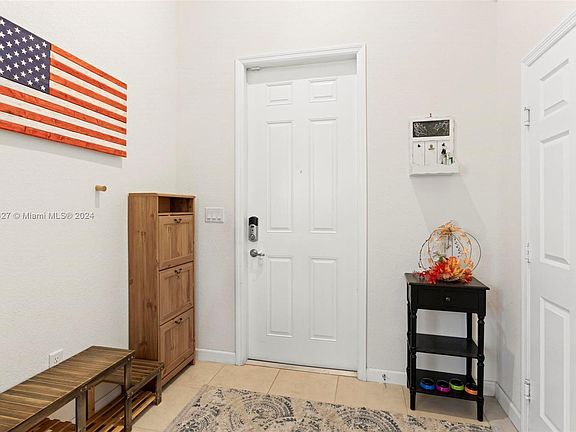 4th image of 225 NE 23rd Ter
