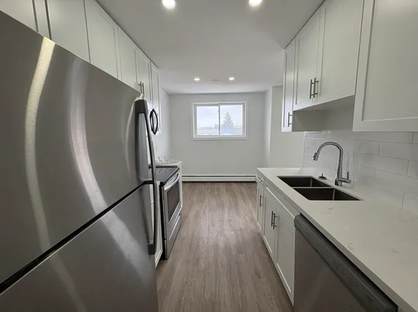 107 Chandler Dr #11, Kitchener, ON N2E 1G7