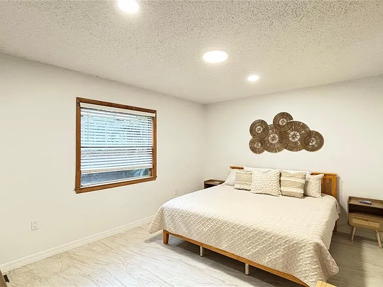 2431 Loma Linda St — Photo 28