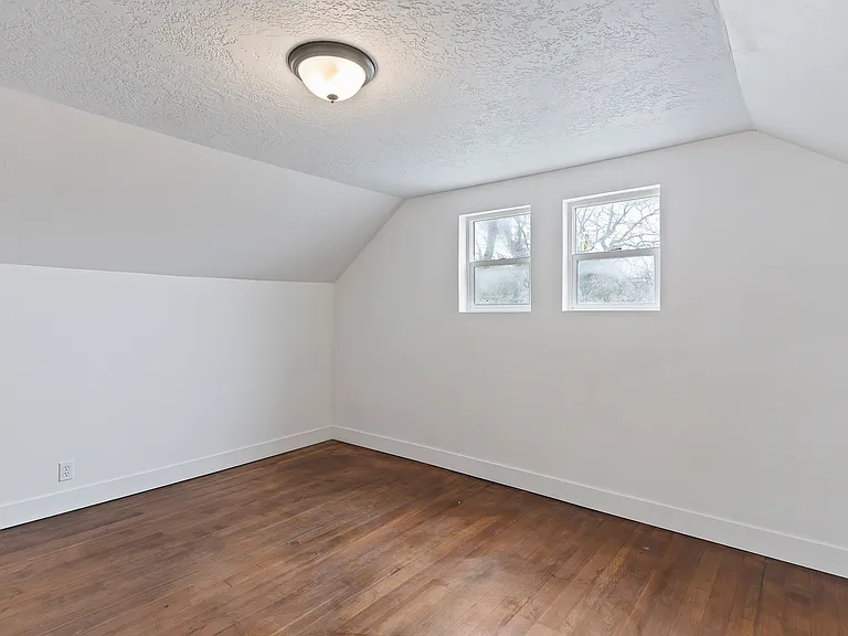 678 N 100 E — Photo 22