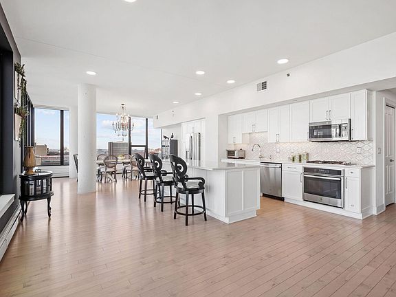 4th image of 740 Portland Ave #1201