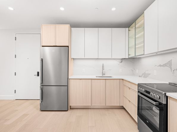 218 Front St #601