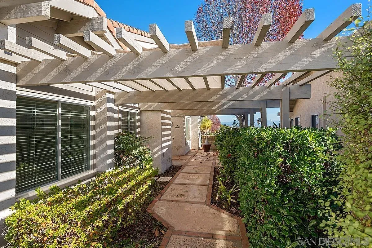 Building Photo - 6393 Cardeno Dr