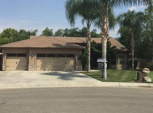 3530 S Oakhurst Ct, Visalia, CA 93292