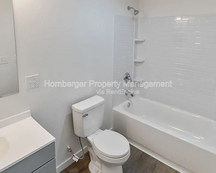 911 E Bridgeport Ave #B — Photo 6