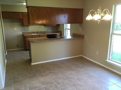 3rd image of 7101 Dunbarton Dr