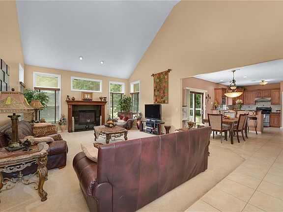 3rd image of 27079 Waterside Dr