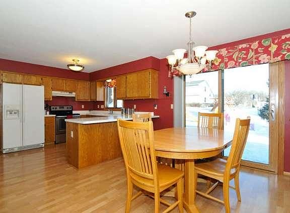 3rd image of 4108 W Thorncrest Dr