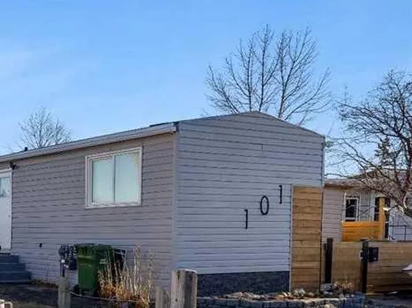 101 W Huntstrom Dr NE, Calgary, AB T2K 5V5