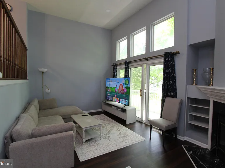 6 Halstead Pl — Photo 5