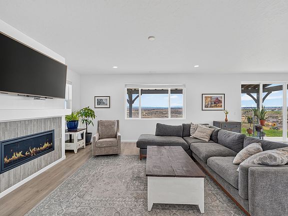 5th image of 264 W Dunlin Dr
