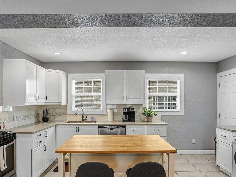 Charming 2-bedroom, 1-bathroom apartment! — Photo 9