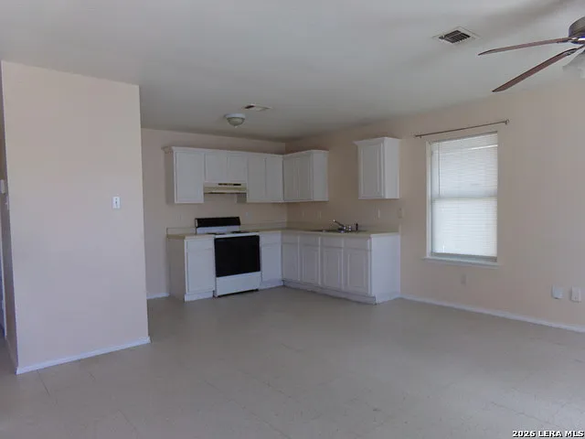 3 bed, 2.0 bath, 1064 sqft, $1,400 — Photo 3